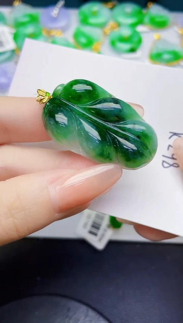 颈饰18K金镶嵌翡翠缅甸天然翡翠A货