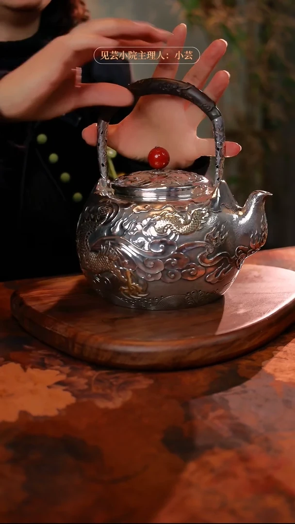 匠**工见芸见器张家松龙壶