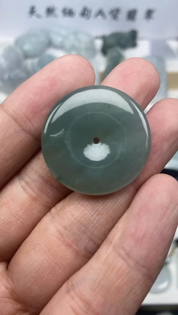 颈饰未镶嵌翡翠平安扣