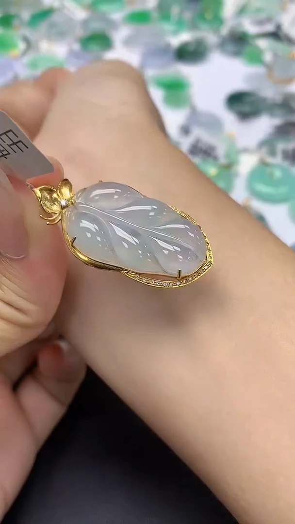 翡翠18K金镶嵌颈饰天然缅甸a货翡翠