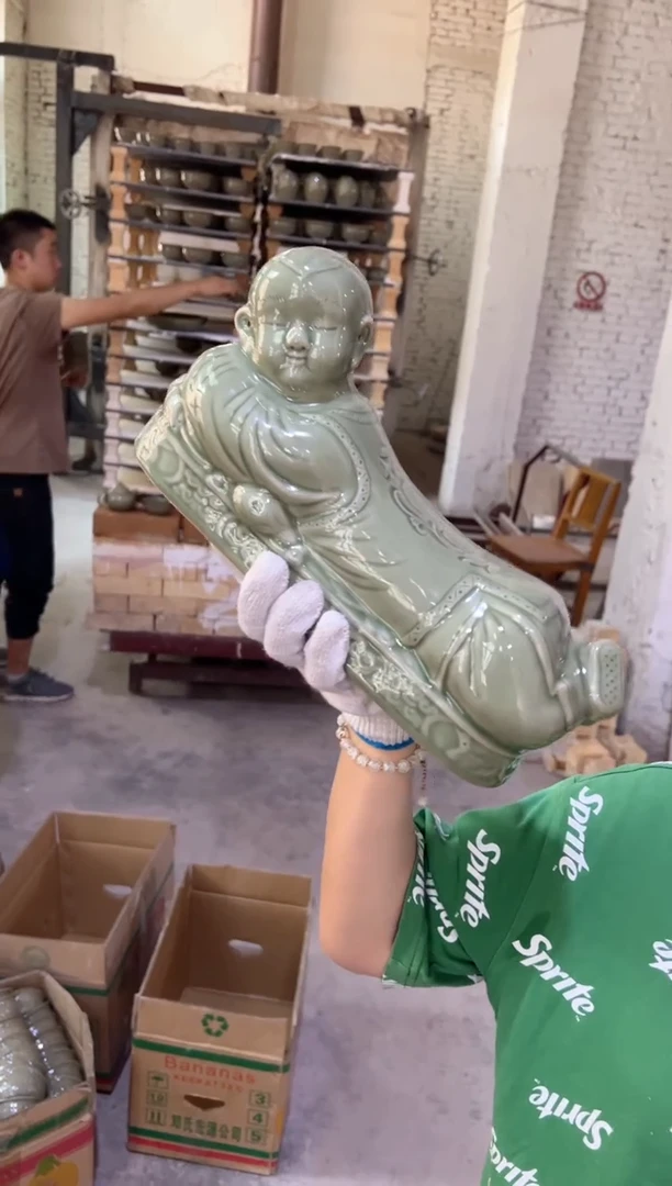 耀州窑青瓷娃娃枕头