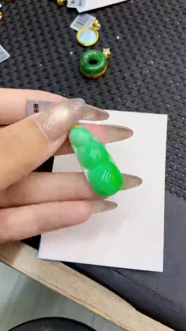 颈饰18K金镶嵌翡翠1