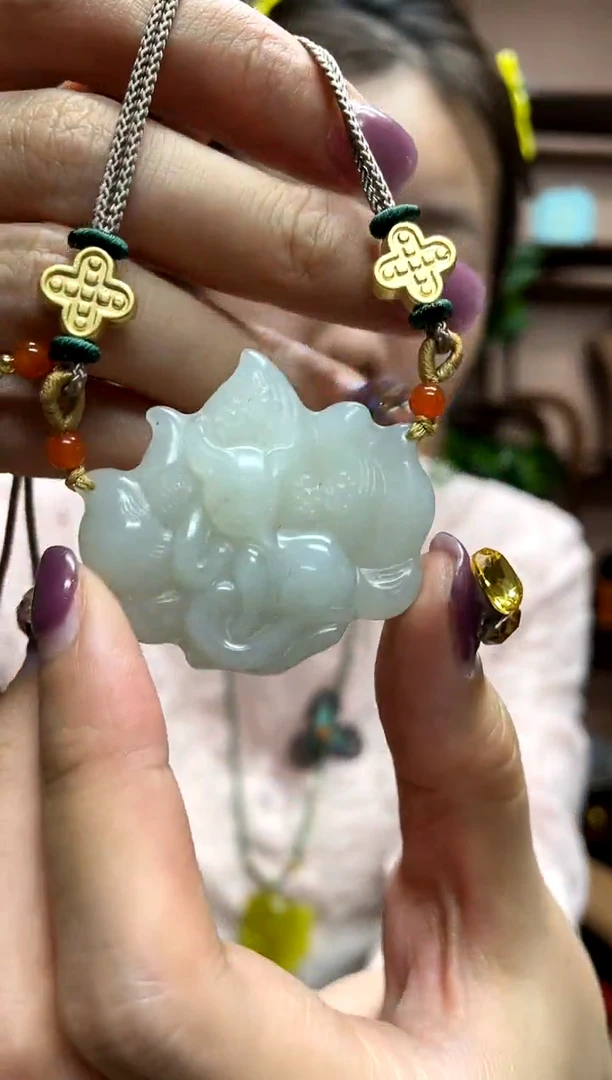 岫玉未镶嵌吊坠·