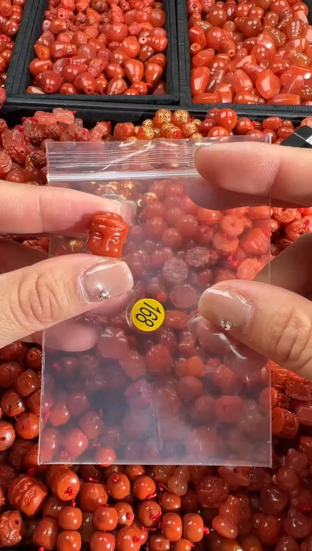 【闪购商品】南红玛瑙颈饰未镶嵌1