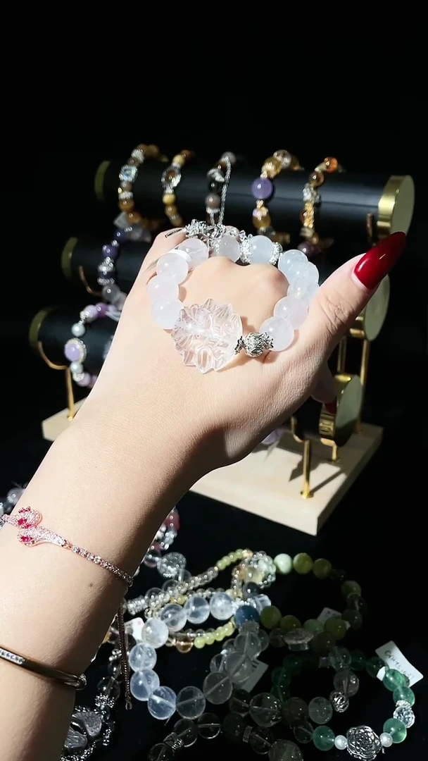 【闪购商品】水晶手链合金白幽灵白水狐牌蝴蝶结