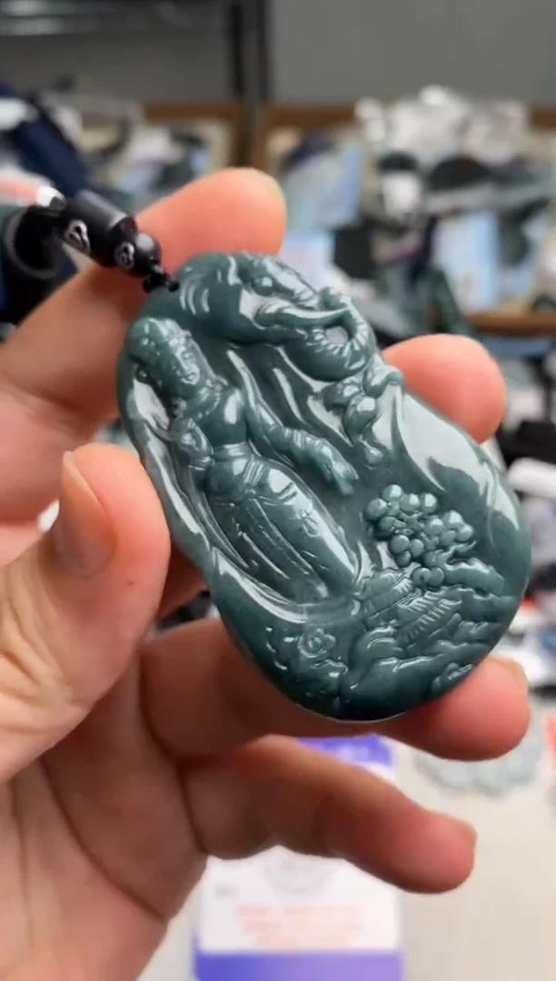 翡翠未镶嵌颈饰多样性发其一