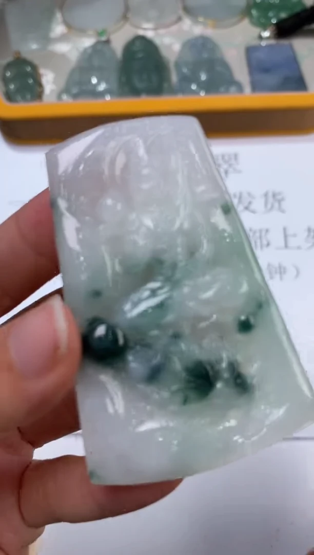 未镶嵌挂件翡翠302732    多人