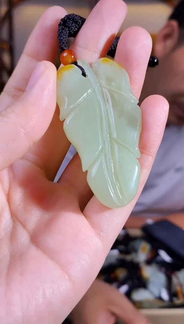 和田玉未镶嵌颈饰1