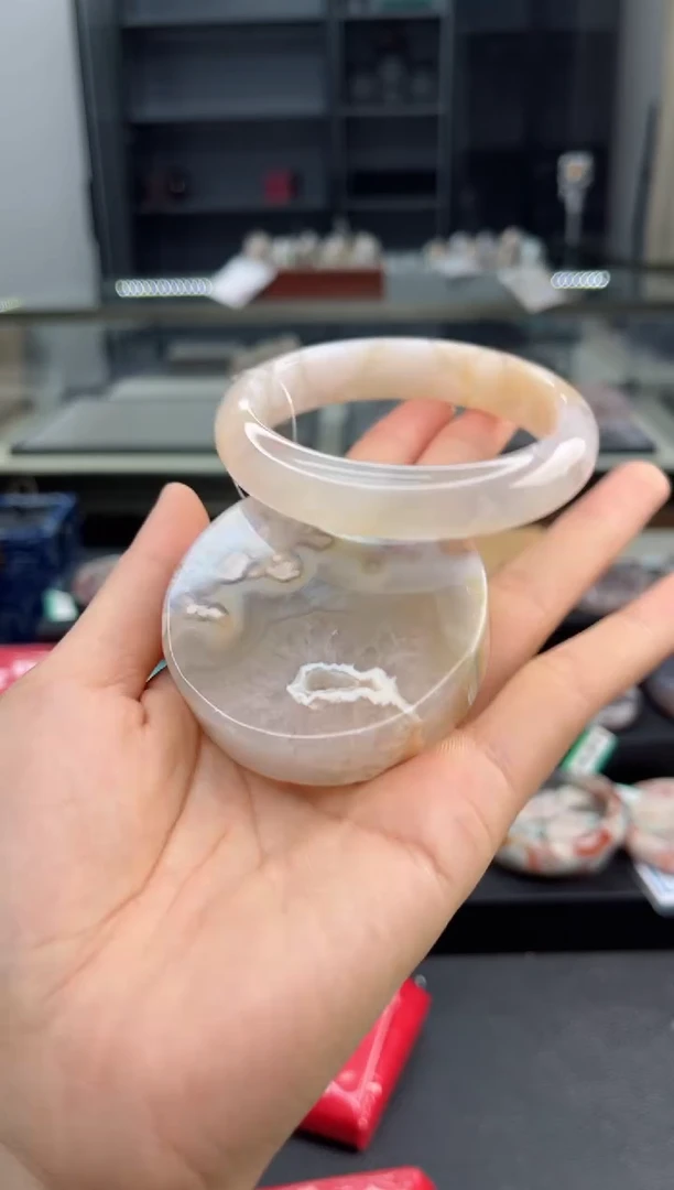 石英质玉手镯未镶嵌59圈口（不退不换）1889401