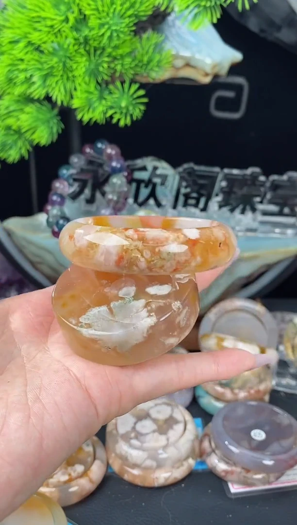 石英质玉手镯（圆镯）未镶嵌59