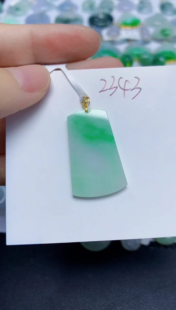 翡翠18K金镶嵌颈饰天然缅甸翡翠A货