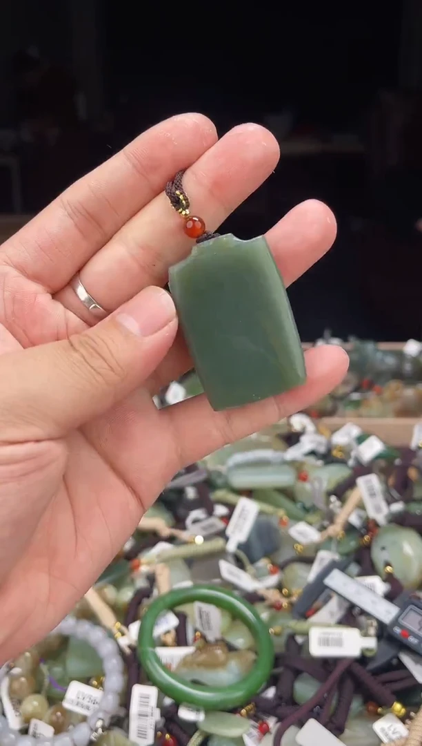 颈饰未镶嵌和田玉1