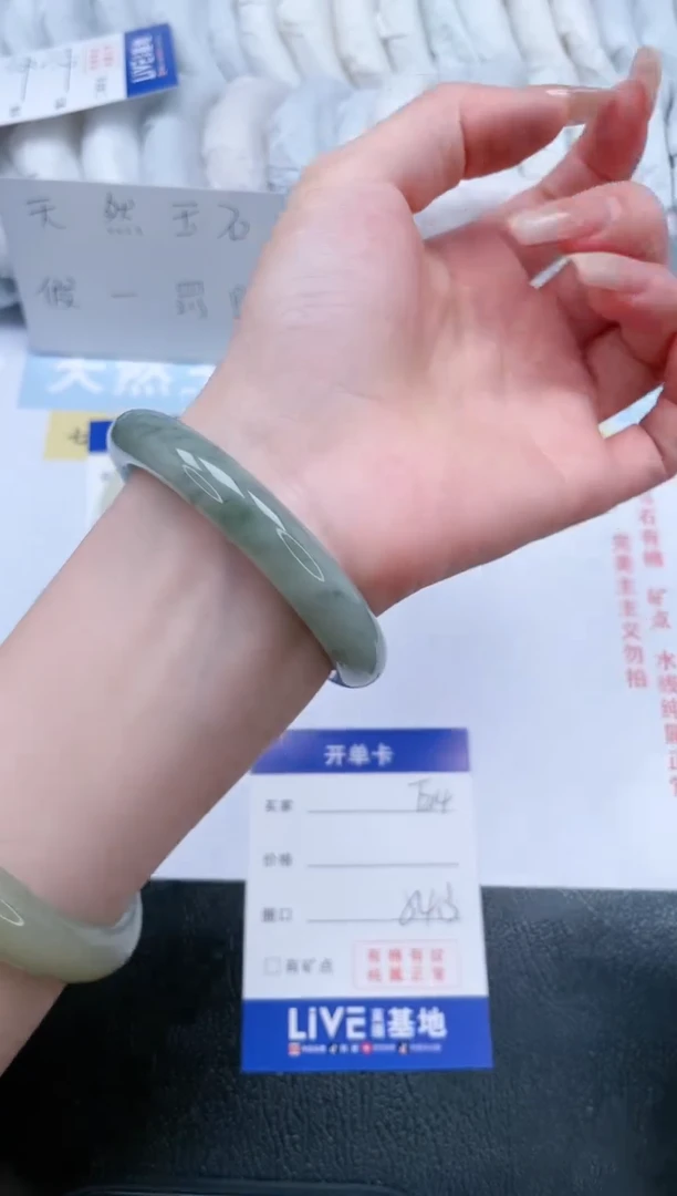 【闪购商品】石英质玉手镯未镶嵌T214-54.3