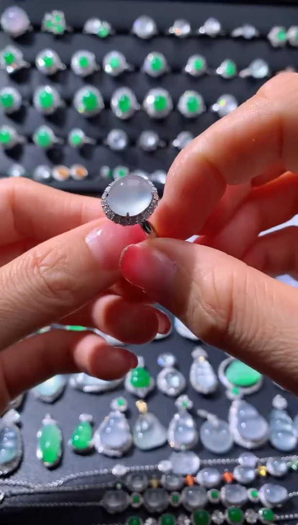 18K金镶嵌戒指翡翠18K翡翠