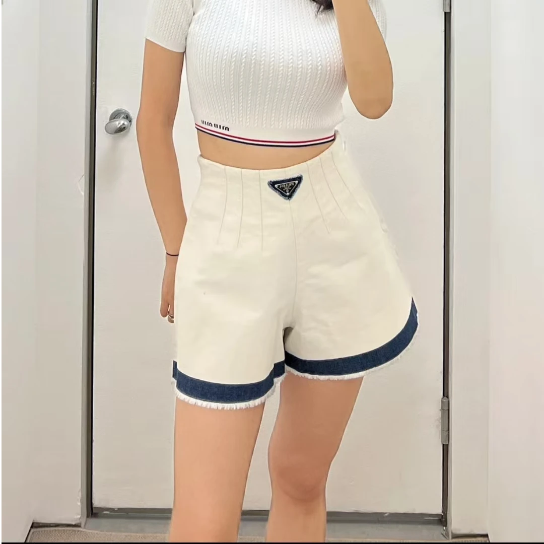 全新未使用 Prada/普拉达 Prada 白色三角标短裤 40s