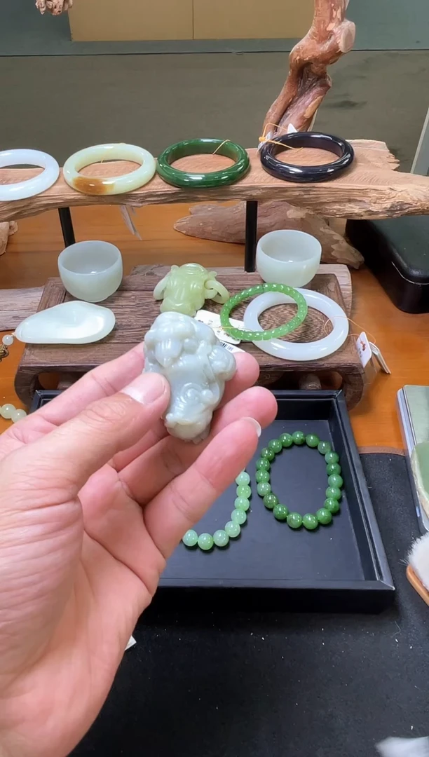 未镶嵌和田玉把件且末料 金蟾