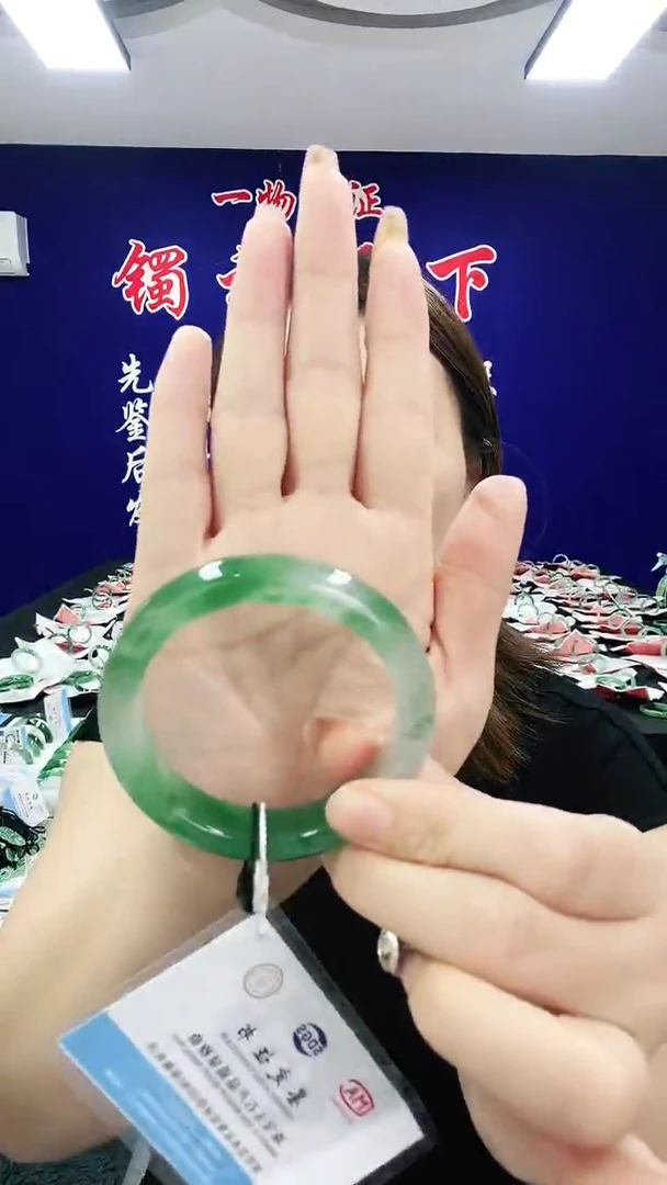 石英质玉（非洲翠）手镯未镶嵌1