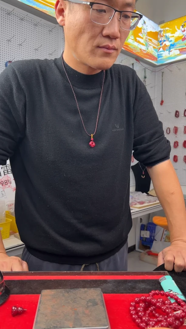 天然辰砂首****一晶体葫芦