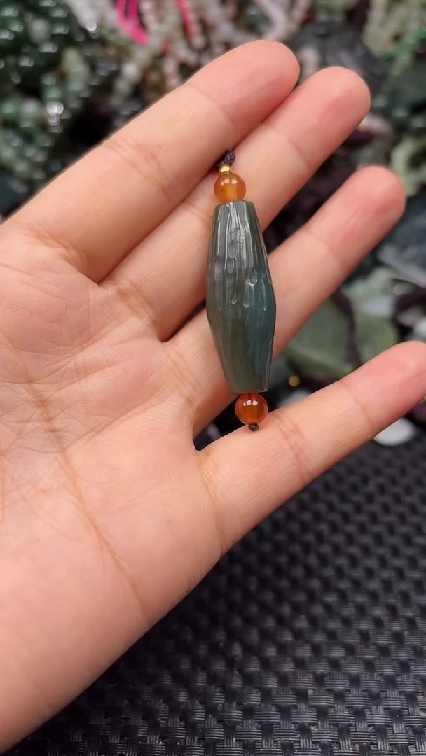 和田玉未镶嵌颈饰1