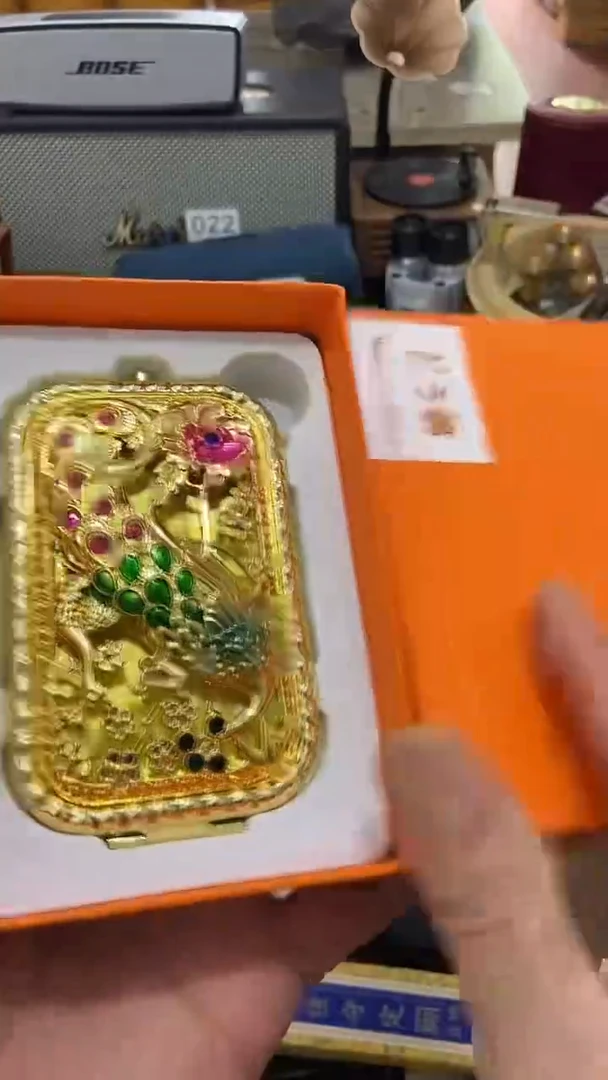 瓷片闪购商品  如图所示