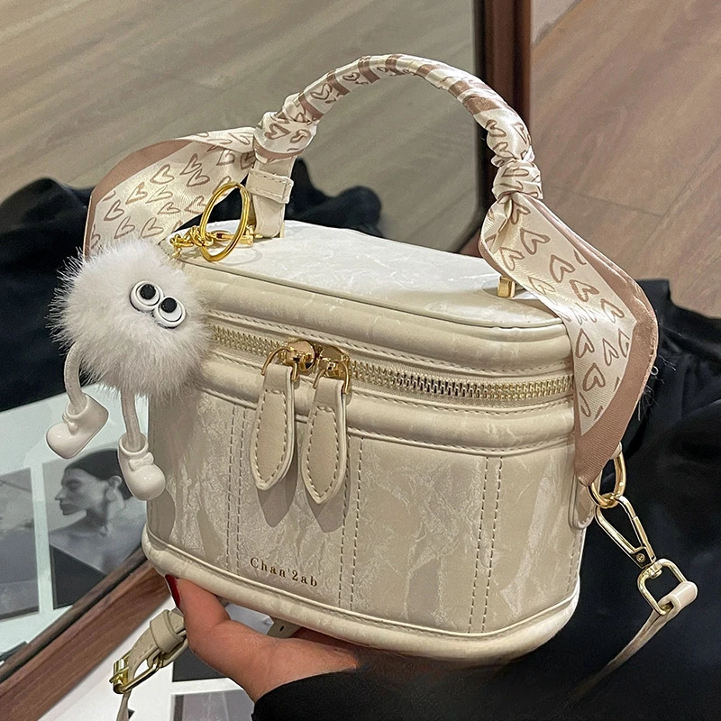 时尚小众手提小包包女2025新款流行爆款斜挎包洋气通勤单肩盒子包