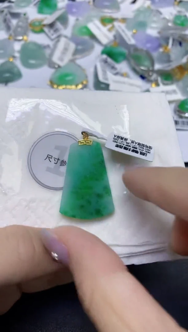 颈饰18K金镶嵌翡翠天然缅甸翡翠A货百元以上9元证书费自理