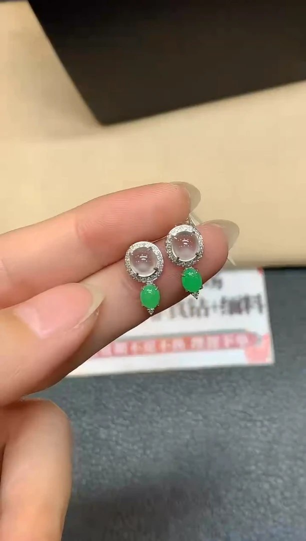 18K金镶嵌翡翠耳饰【无鉴赏期】蛋面【无服务费