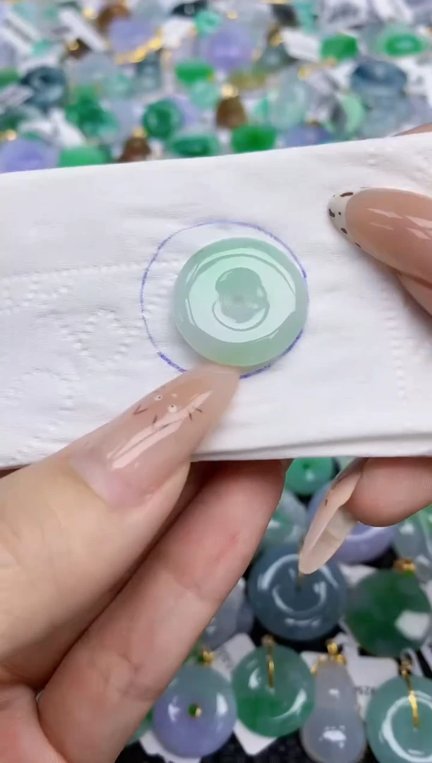 翡翠未镶嵌颈饰   天然翡翠A货