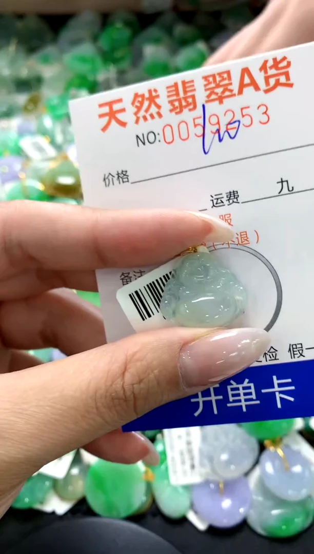 翡翠18K金镶嵌颈饰1111111111111111