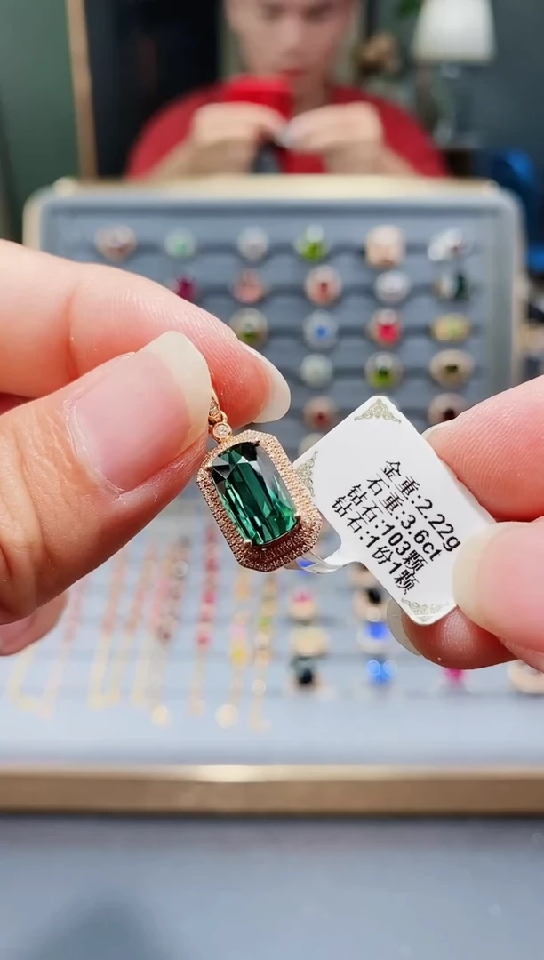 颈饰18K金镶嵌碧玺3.6..