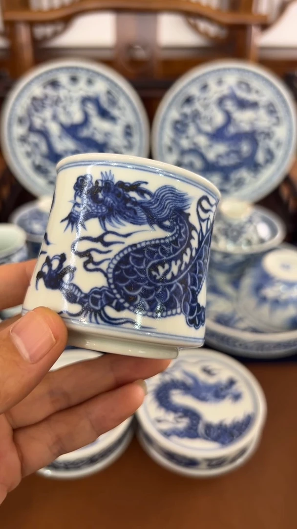 长款手绘青花云龙纹束口杯