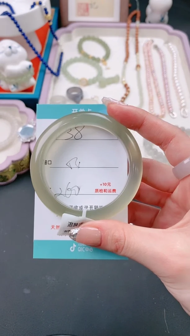 【闪购商品】石英质玉手镯未镶嵌38