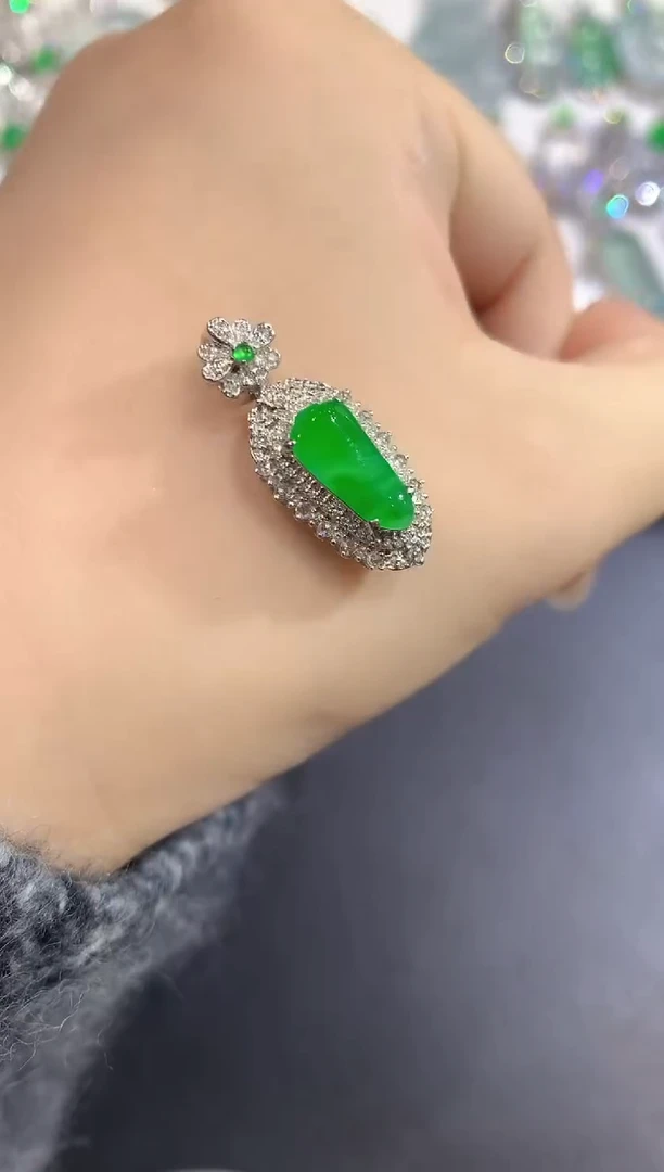 颈饰18K金镶嵌翡翠50-吊坠