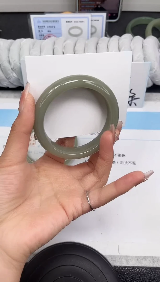 未镶嵌手镯石英质玉37-58.3