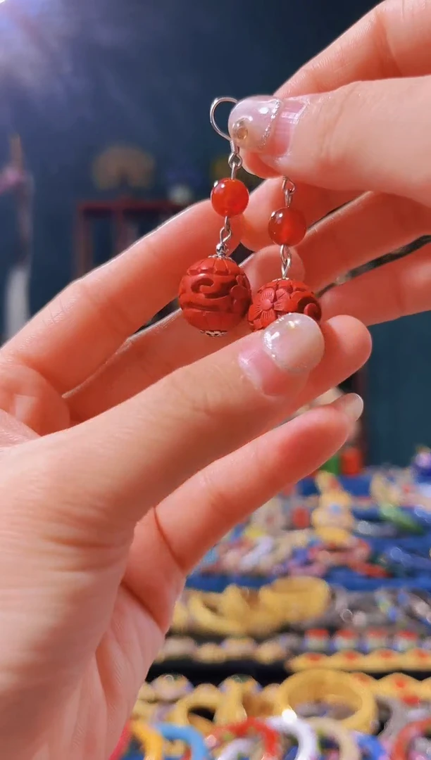 【闪购商品】雕漆耳环花卉精品