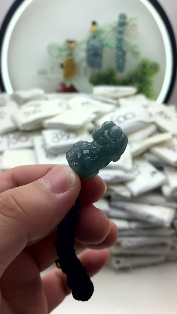 翡翠未镶嵌颈饰护**念挂件