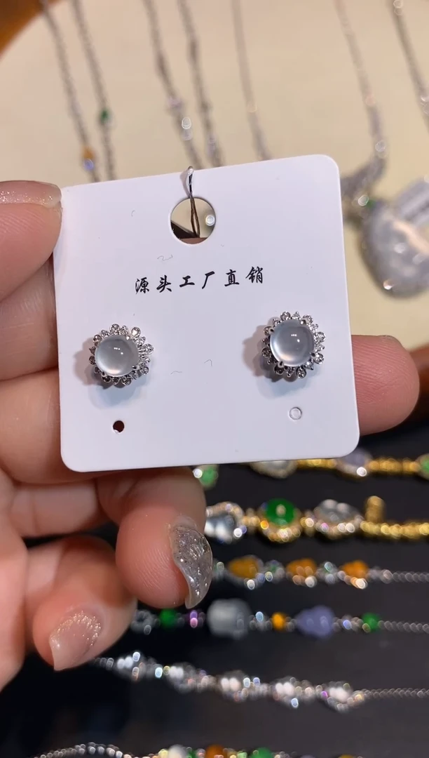 18K金镶嵌翡翠耳饰耳饰