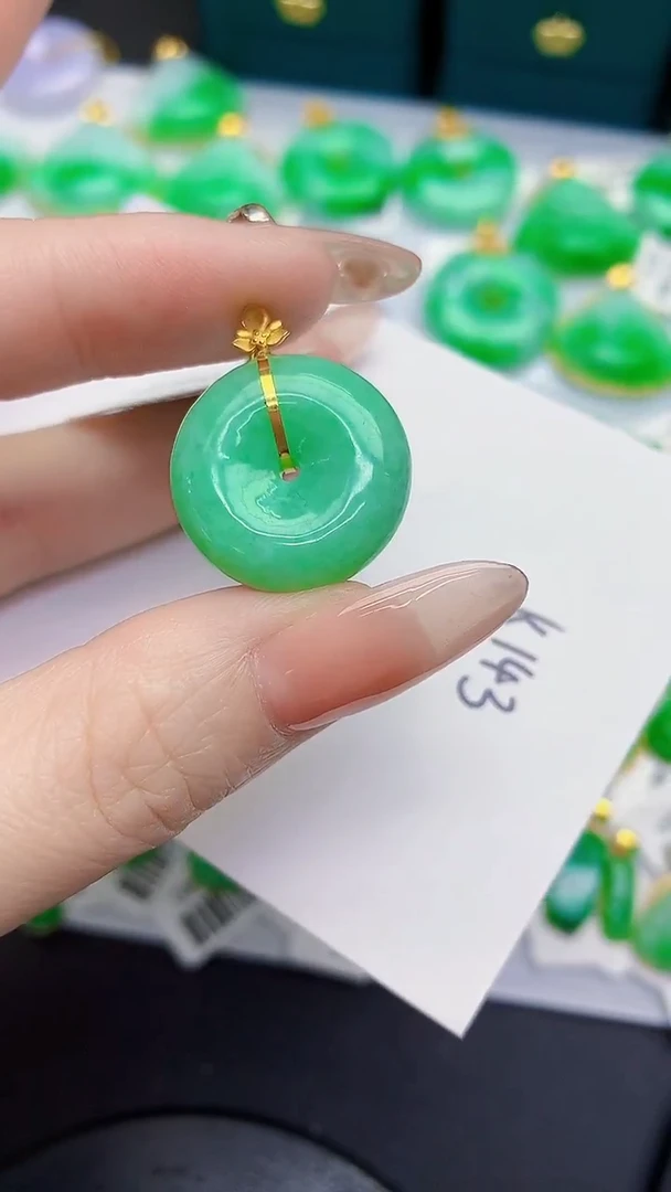 颈饰18K金镶嵌翡翠缅甸天然翡翠A货