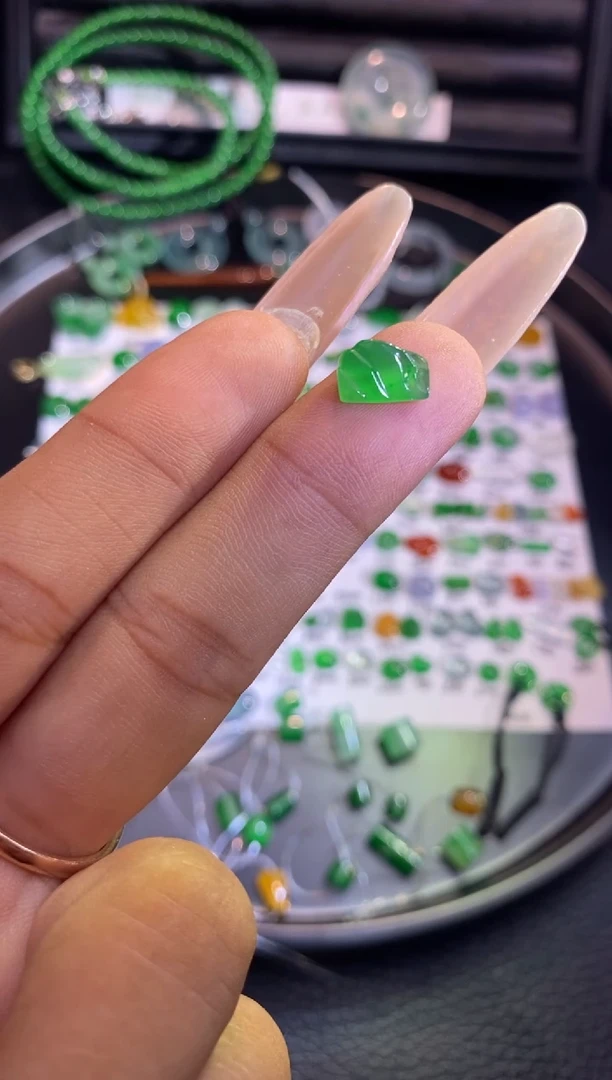 翡翠挂件未镶嵌山