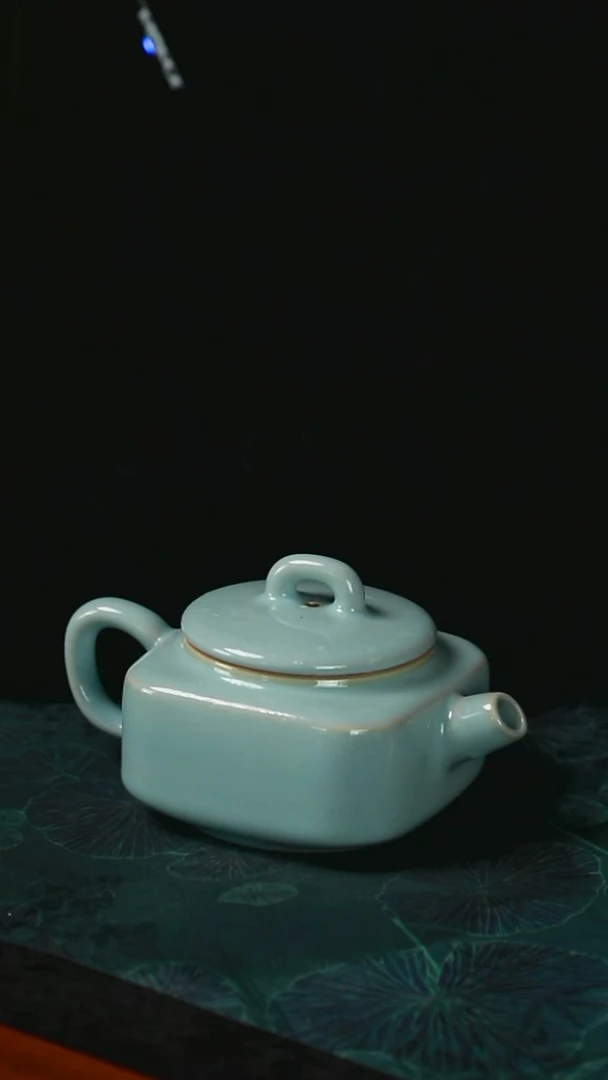 四方壶 支钉 开片  一级品