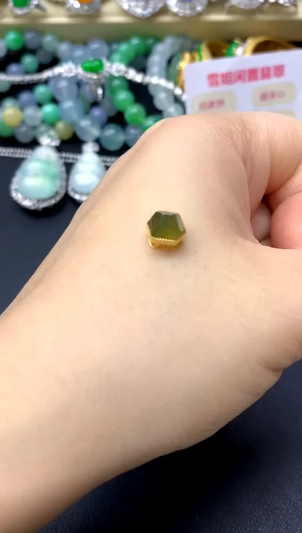 颈饰18K金镶嵌翡翠86-中国好珍宝