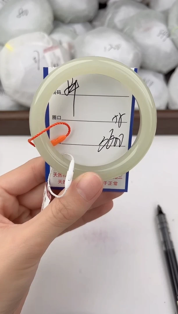 未镶嵌手镯和田玉84颜色微差无瑕疵