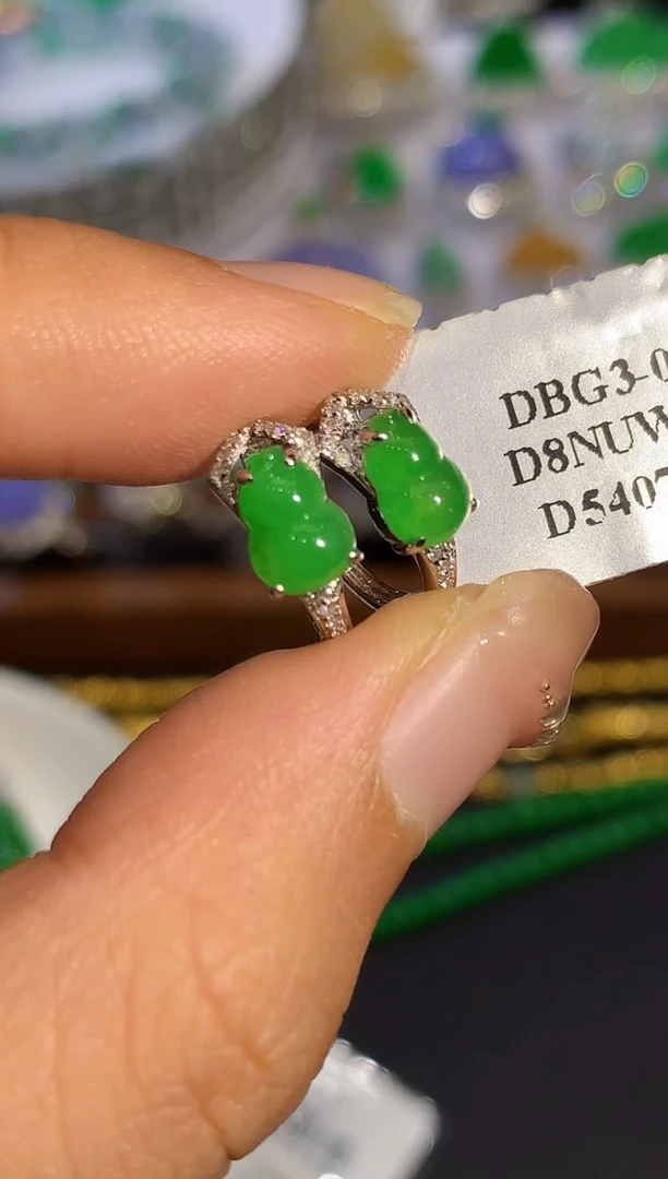 18K金镶嵌翡翠耳饰L**a多样性发其一