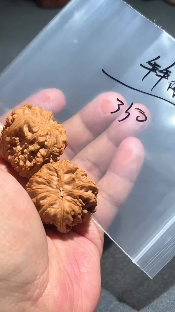 【闪购商品】文玩核桃吊坠麒麟元宝墩