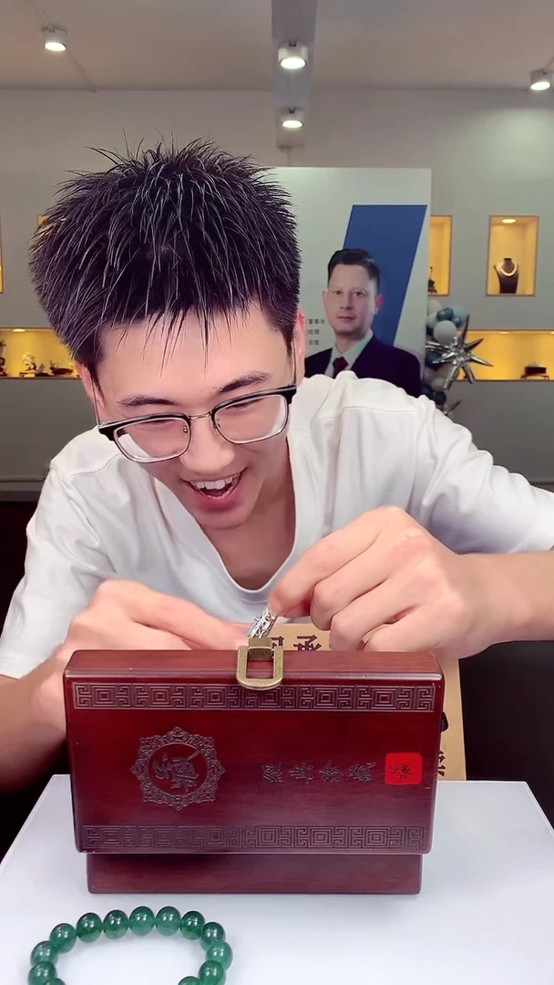 翡翠未镶嵌颈饰傲**下天然翡翠（拍一发一）