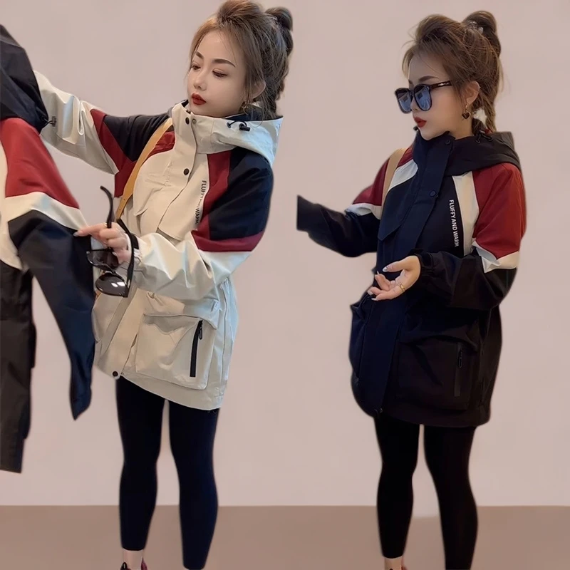 2026年秋冬季新款冲锋衣外套女中长款风衣收腰宽松拼色连帽上衣潮