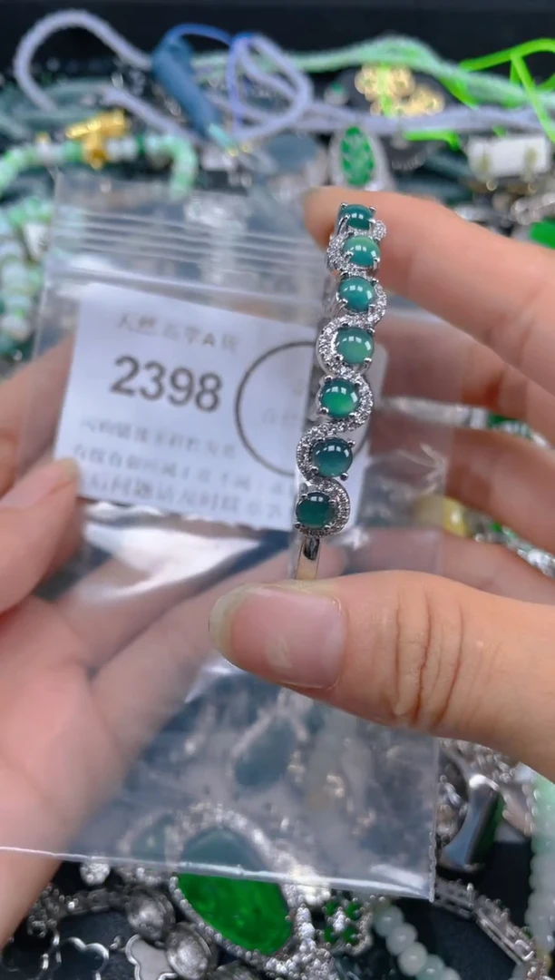 翡翠未镶嵌吊坠(不含链)2398