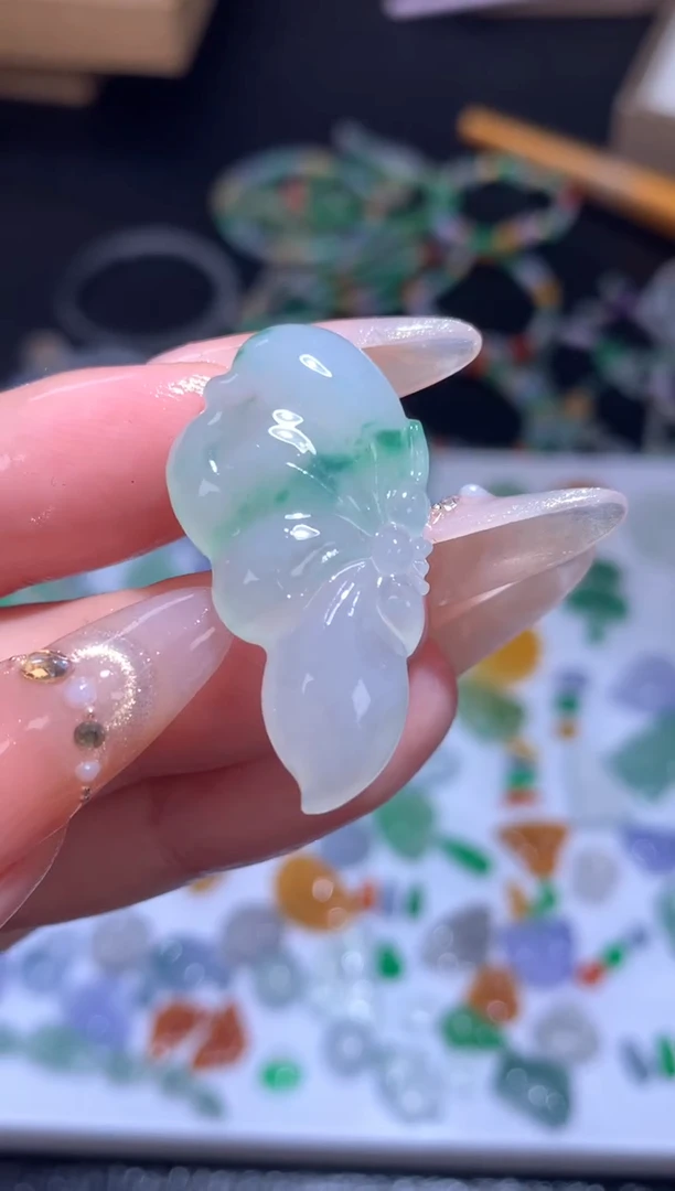 未镶嵌定制翡翠蝴蝶