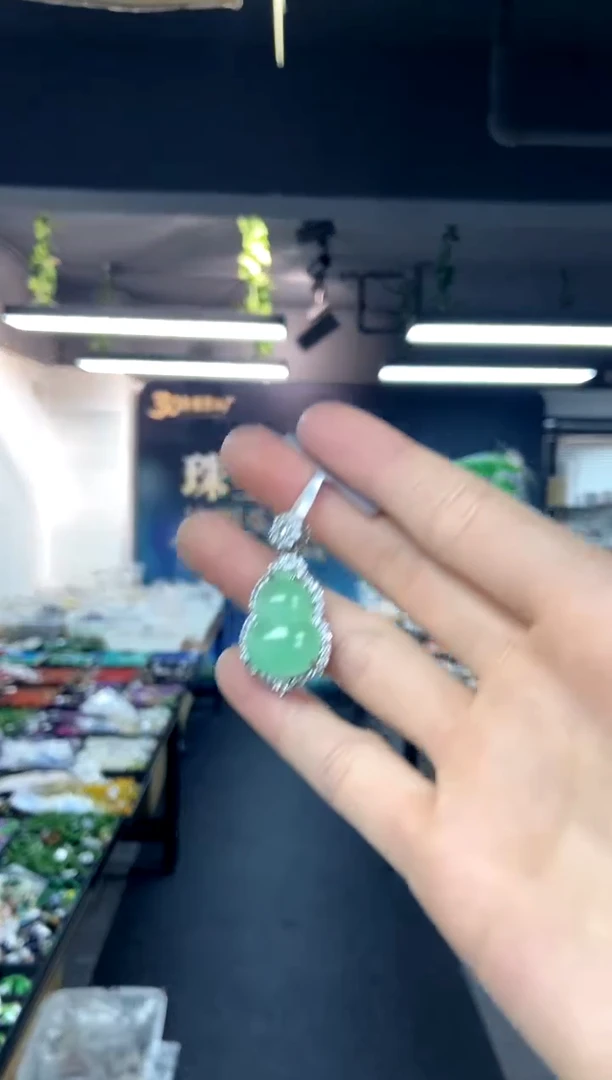 颈饰未镶嵌翡翠多样性发其一颜色微差