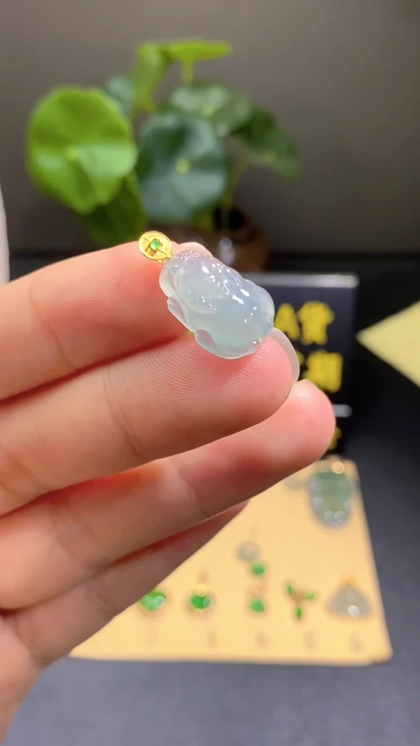 颈饰18K金镶嵌翡翠翡翠A货